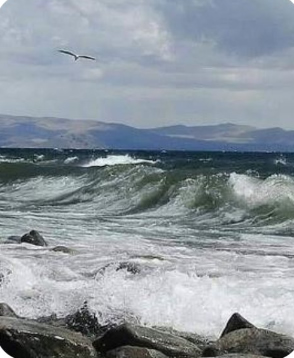 Mar movido. En el litoral norte el fenómeno iniciaría a partir de la mañana del sábado 7; ( dhn.mil.pe).