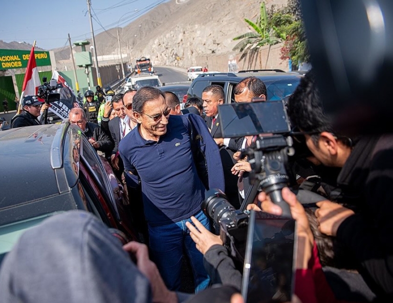 Martín Vizcarra sale de prisión y anuncia que seguirá en campaña política recorriendo el país