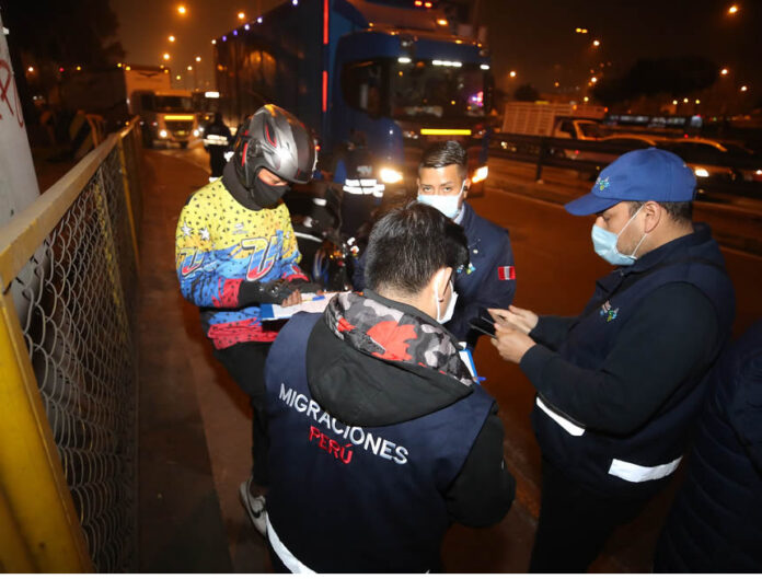 Extranjeros con permanencia irregular serán expulsados en 48 horas de territorio peruano (Foto: Migraciones).