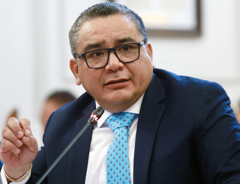 Juan José Santiváñez cuenta las horas: el viernes Congreso votará mociones de censura contra el Mininter