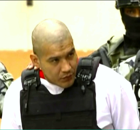 El Monstruo. El corte de cabello no lo hizo la Policía Nacional del Perú. Estuvo a cargo del personal del Inpe, 