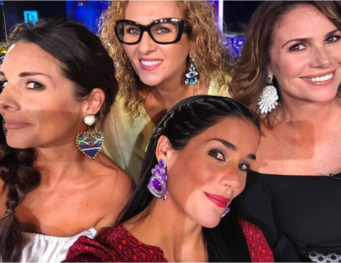 Katia Condos, Rebeca Escribens, Almendra Gomelsky y Gianella Neyra cuestionadas por entrevista sacrílega hecha en Mujeres al Mando (Foto: Facebook).