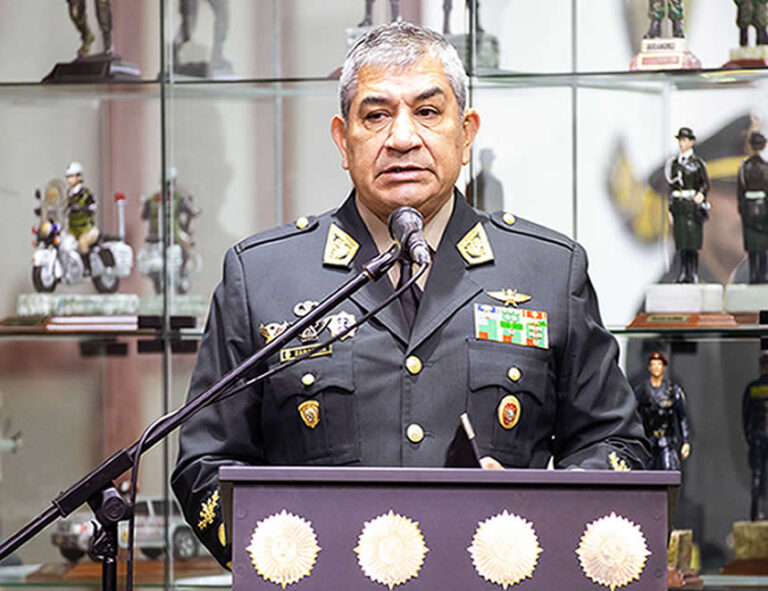 Policía Nacional del Perú:  comandante general PNP Víctor Zanabria Angulo suspendido en el cargo