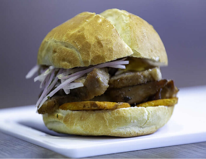 Pan con chicharón: su conmemoración contribuye a reforzar la identidad y el orgullo por las costumbres nacionales (Foto: Municipalidad de la Molina).