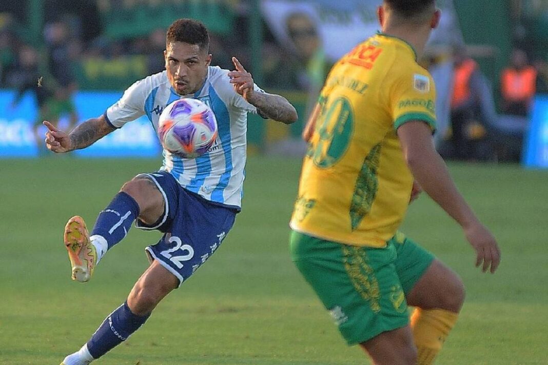 Paolo Guerrero terminó su ciclo en el Racing Club, seis meses después de haberse incorporado (Foto: Facebook).