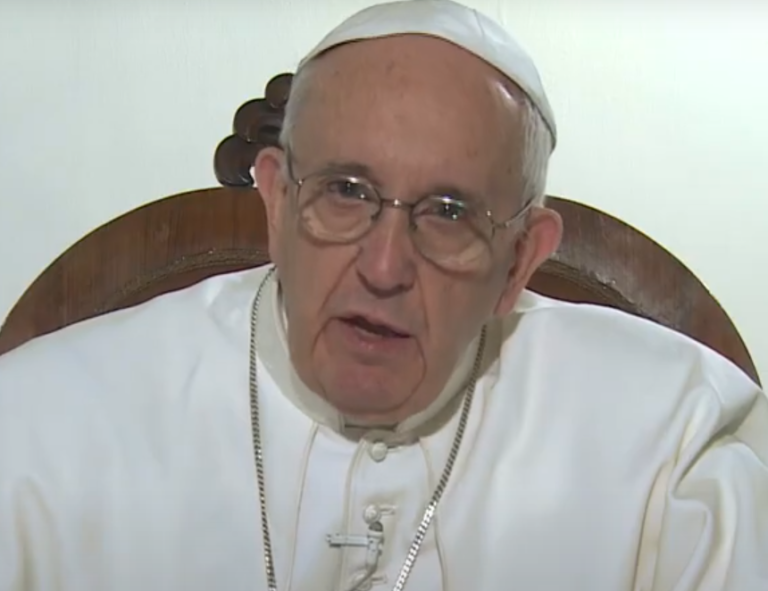 Papa Francisco: habló y con voz entrecortada agradeció a quienes  imploren por su salud
