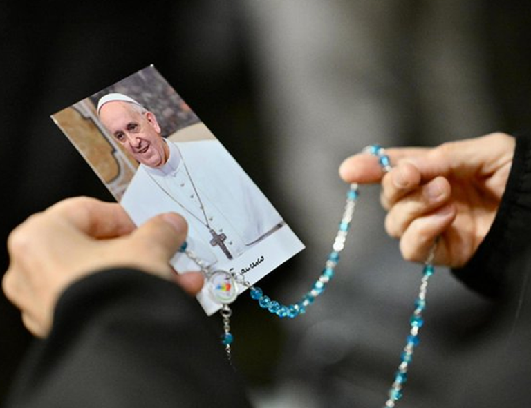 Papa Francisco sigue en reposo, reza boletín oficial de este jueves 6 por la mañana