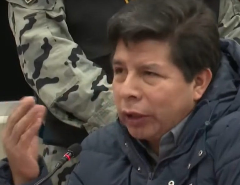 Pedro Castillo enfrenta un laberinto legal que le aleja del indulto en el actual Gobierno de Transición  