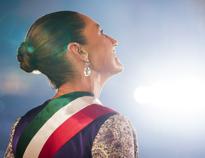Presidenta Claudia Sheinbaum encabeza ceremonia del Grito de Independencia; primera mujer en 215 años (Foto: Presidencia de México).