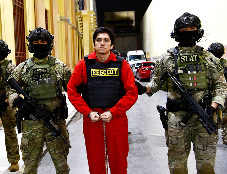 Traslado a la Base Naval del Callao de Jhonsson Smit Cruz Torres, alias “Jhonsson Pulpo” (Foto: Mininter).