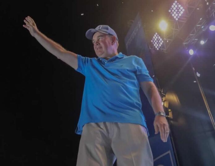 Rafael López Aliaga se mostró hoy menos beligerante (Foto: Facebook).