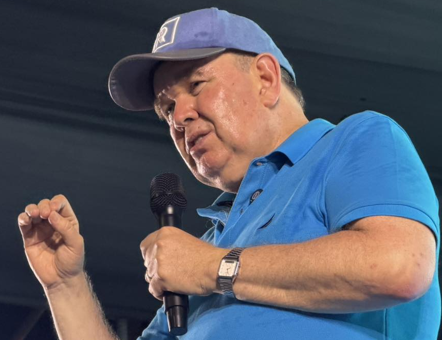 Rafael López Aliaga: ¿A qué puede atribuirse que el líder celeste no haya sido capaz de decir que voten por Keiko Fujimori? (Foto: Facebook).