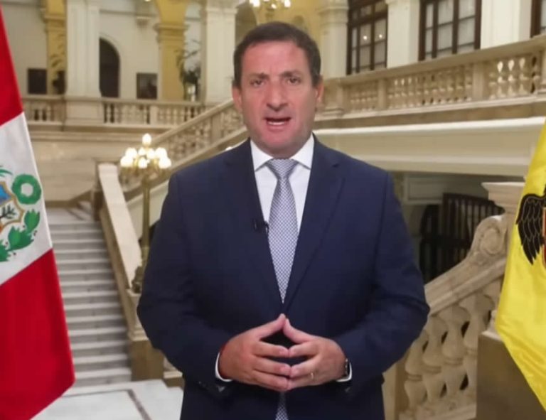 Renzo Reggiardo desafía al sistema electoral en una declaración grabada desde el Palacio Municipal