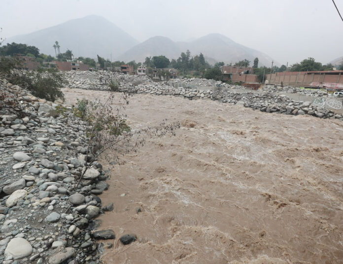 Crece caudal de ríos proporcionados por el Servicio Nacional de Meteorología e Hidrología SENAMHI (Mindef).