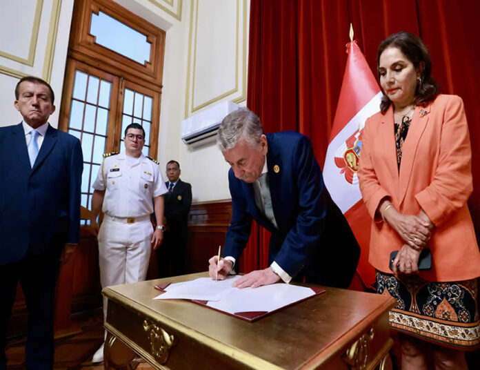 Retroceso: Congreso promulga ley que confirma a docentes sin posgrado ejercer la docencia universitaria (Foto: Congreso de la República).