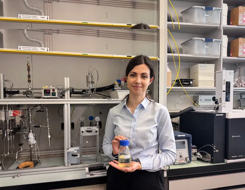 Alessia Cesarini, ingeniera suiza que trabaja en un desafío imposible: un combustible sintético que funciona perfectamente en los motores actuales (Foto: swissinfo.ch).