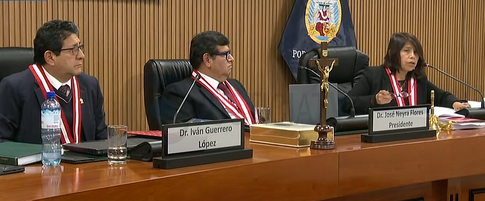 Raúñ Noblecilla: el Tribunal determinó que:ell defensor de Betssy Chávez abogado Raúl Martín Noblecilla tiene reiterados comportamientos que contravienen los deberes éticos de defensa (Captura: Justicia TV).
