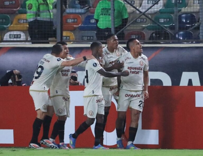 Cerca de clasificar: Universitario venció 1-0 a Barcelona SC en Copa Libertadores