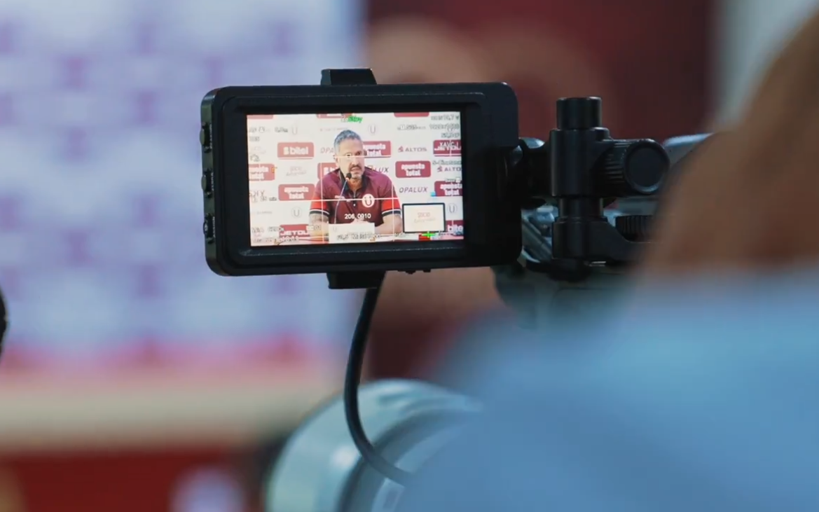 Franco Velazco Imparato, rompió el clima de cordialidad que suele reinar en una conferencia de prensa para lanzar duros ataques contra Jorge Fossati Lurachi (Captura video).