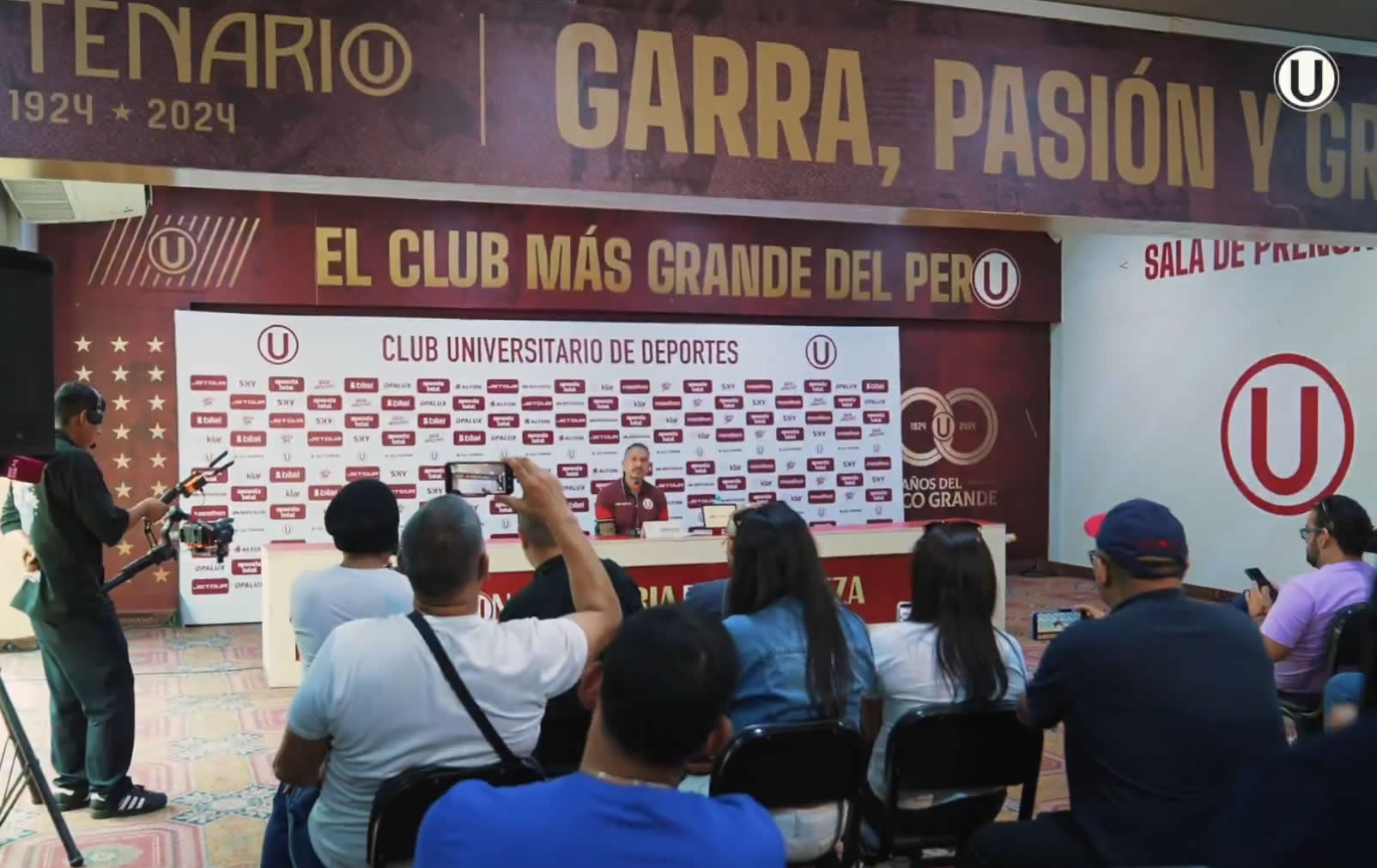 Universitario: ¿Qué pasó para que la directiva crema reaccione con virulencia contra Fossati? (Captura video).