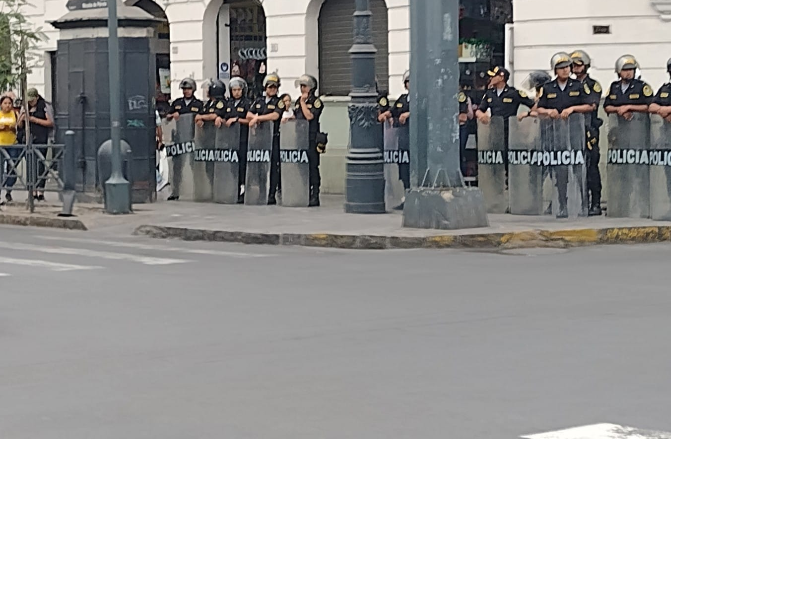Presencia policial en las marchas (Foto: agendapais.com)
