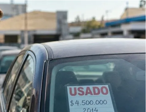 la placa de rodaje de cualquier vehículo que sufra una pérdida o destrucción total tras un accidente (denominado técnicamente como siniestro total) caducará “de pleno derecho