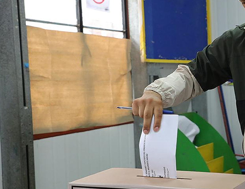 Votación en las urnas (Foto: ONPE).