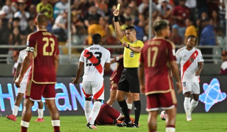 Habló el árbitro de Perú vs. Venezuela: «Zambrano fue imprudente»