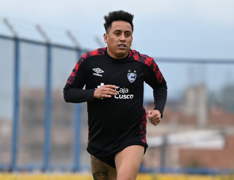 Christian Cueva se quedará en Cienciano para la temporada 2025