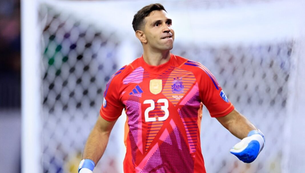 Emiliano Martínez fue figura en Argentina vs. Ecuador. (Foto: Getty Images)