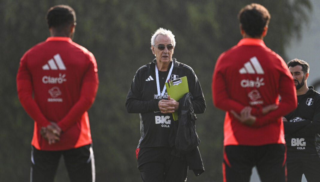 Jorge Fossati habló sobre lista de convocados. (Foto: FPF)