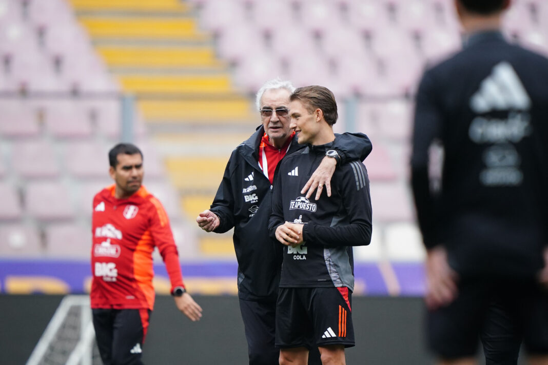 Jorge Fossati pondrá a Oliver Sonne como titular. (Foto: FPF)